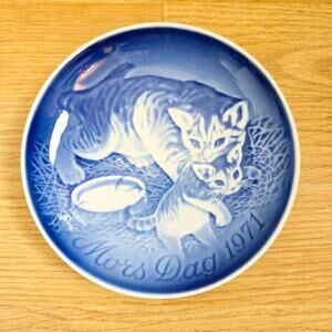 Bing & Grondahl Vintage 1971 Mother's Day Mors Dag Porcelain Plate blue 
cats
